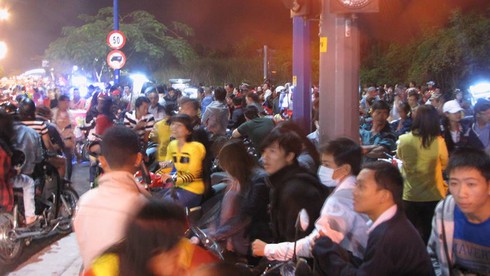 Không khí đón giao thừa Giáp Ngọ 2014 - ảnh 54