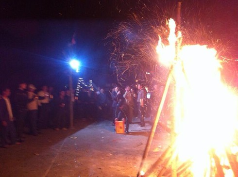 Không khí đón giao thừa Giáp Ngọ 2014 - ảnh 79