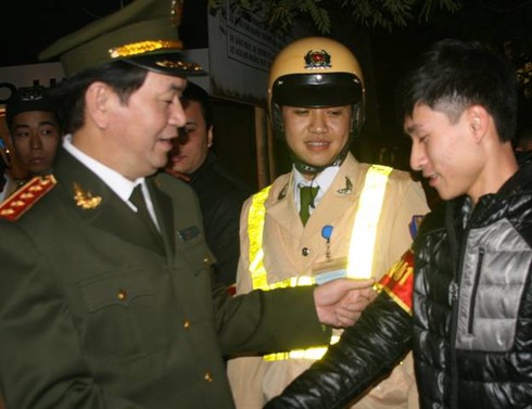 Không khí đón giao thừa Giáp Ngọ 2014 - ảnh 63