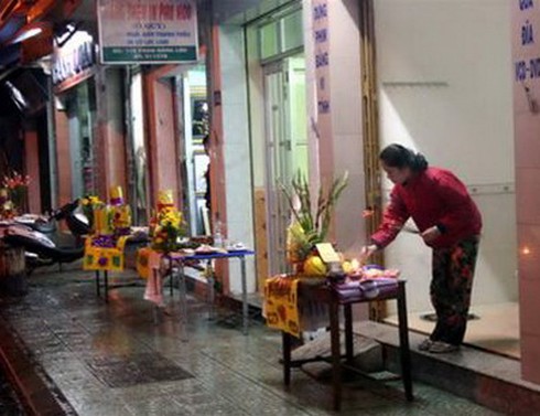 Cúng giao thừa giữa sân vì sao? - ảnh 1