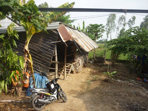 Gã hàng xóm đồi bại rủ bé gái chơi trốn tìm... - ảnh 1