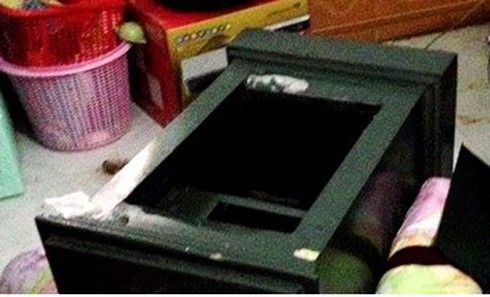 Kê chăn bông đập phá két sắt, cuỗm hơn 6 cây vàng - ảnh 1
