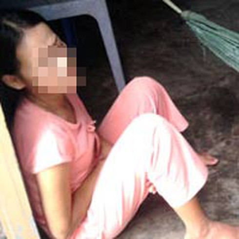 Làm trò đồi bại với bé gái lúc 10 giờ sáng - ảnh 1