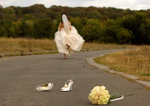 Bi hài chuyện cô dâu ôm tiền, vàng bỏ trốn - ảnh 1