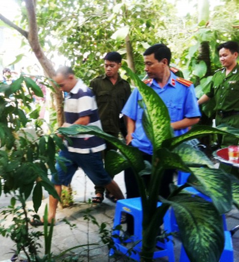 Tên cướp rút lui