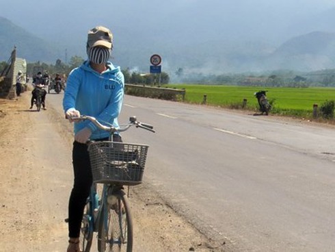 Mật phục kẻ rạch mông nữ sinh, một công an viên bị nạn - ảnh 1