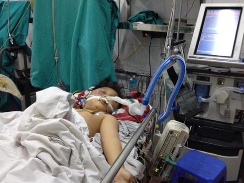 Bắt kẻ dùng điếu cày đánh con 8 tuổi nguy kịch - ảnh 1
