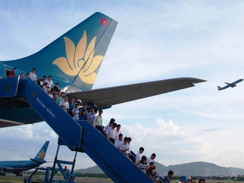 Vietnam Airlines tạm đình chỉ bay 1 phi công và 4 tiếp viên - ảnh 1