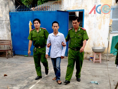 Rúng động