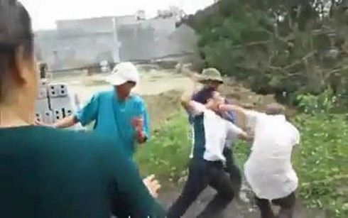 Xin lỗi... nhưng vẫn bị đánh chết - ảnh 1