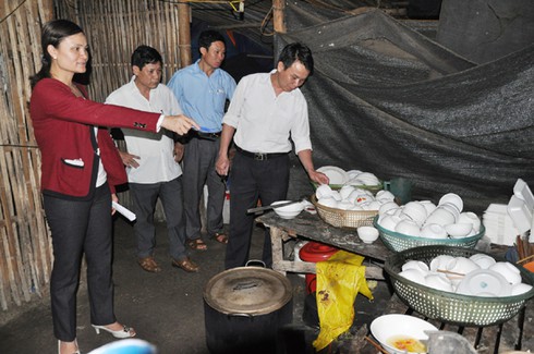 Lào Cai: 22 người nhập viện vì ngộ độc thực phẩm - ảnh 3