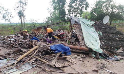 Lốc xoáy cuốn sập, tốc mái hơn 150 căn nhà ở Đồng Nai - ảnh 3