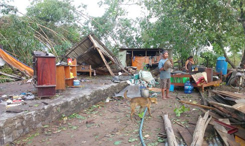 Lốc xoáy cuốn sập, tốc mái hơn 150 căn nhà ở Đồng Nai - ảnh 4