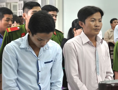 Xét xử hai dân quân truy đuổi xe máy , gây chết người - ảnh 2