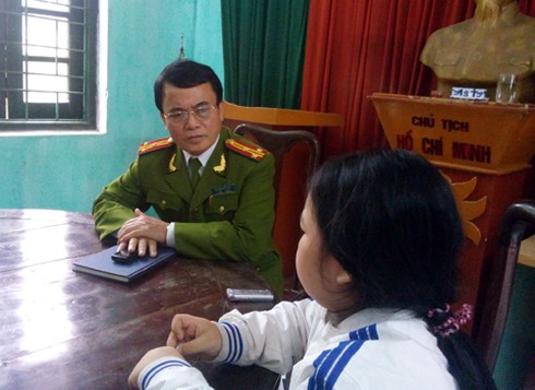 Giải cứu bé gái bị mẹ xây 'lô cốt' giam cầm giữa Hà Nội - ảnh 1