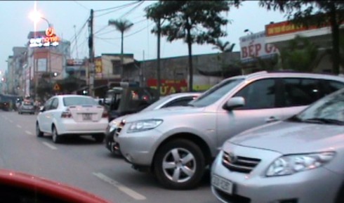Video: Ô tô đỗ chật quốc lộ mừng thành lập Công an phường Minh Khai - ảnh 3
