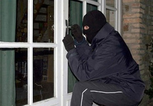 Trộm cả bình rượu, ga trải giường - ảnh 1