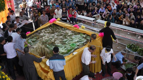 Đền cổ nhất VN gói bánh chưng