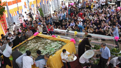 Đền cổ nhất VN gói bánh chưng