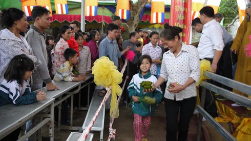 Đền cổ nhất VN gói bánh chưng