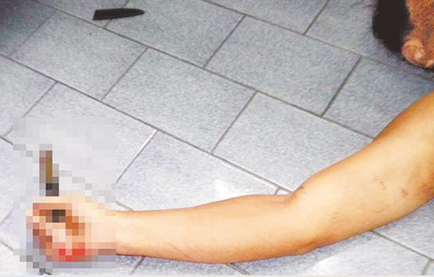 Thảm sát thương tâm: 3 cha con cùng chết trong phòng ngủ - ảnh 1