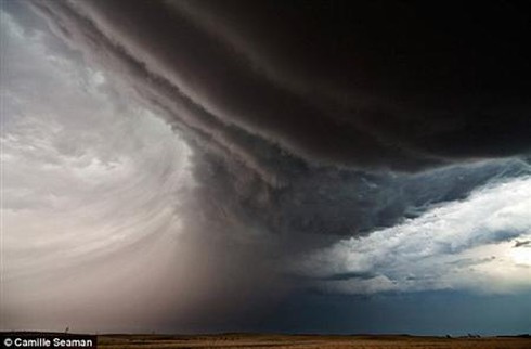 Cách duy nhất sống sót khi lốc xoáy: trú ẩn đúng chỗ - ảnh 1