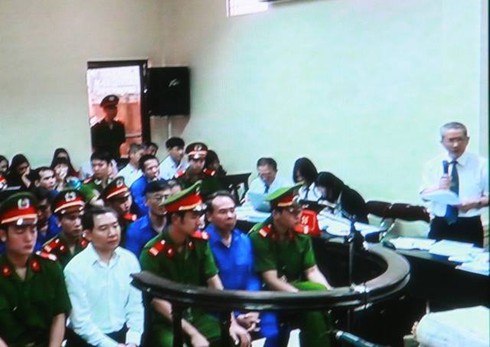Phúc thẩm vụ Vinalines: Mai Văn Phúc liên tục gật đầu với luật sư - ảnh 1