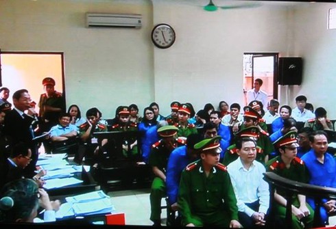 Xử vụ Dương Chí Dũng: Chủ tọa nhắc luật sư không nói dài dòng - ảnh 1