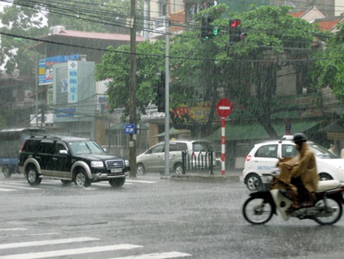 Dự báo thời tiết ngày 30/4: Đông Bắc Bộ mưa dông, gió đông bắc - ảnh 1