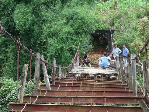 Thủ tướng yêu cầu ngừng khai thác các cầu treo xuống cấp - ảnh 1