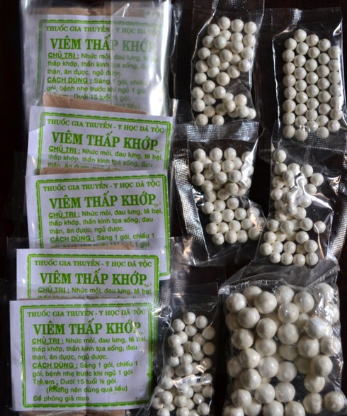 Trị bệnh “quái chiêu”: Đạp bệnh nhân! - ảnh 2