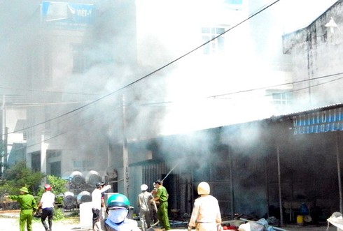 Đốt nhà chỉ vì... giận mẹ - ảnh 1