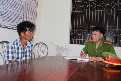 Tên trộm khỏa thân để chui lọt lỗ cửa sổ - ảnh 1