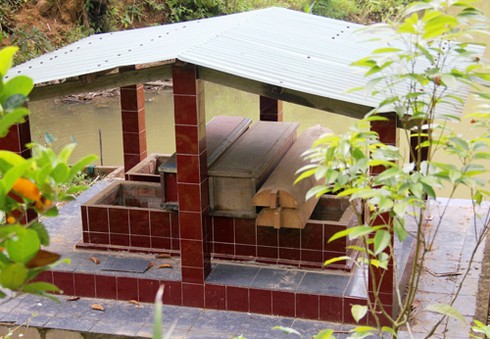 Ngẫu nhiên tặng mộ cho người sống... lại thọ thêm - ảnh 2