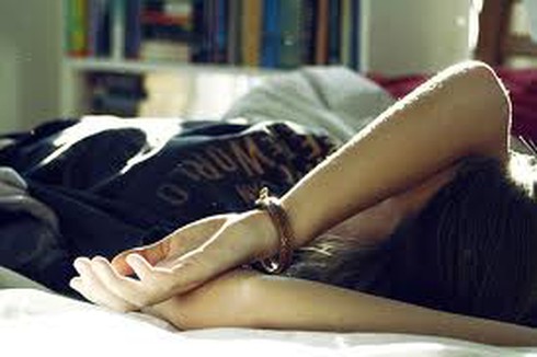 Thiếu nữ cả tin mắc bẫy