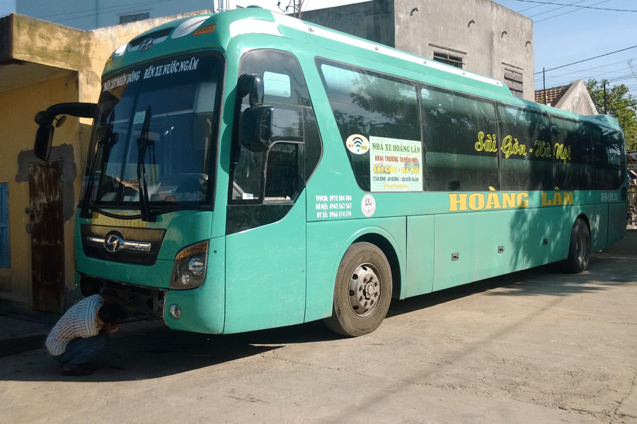 Lái xe ôm bị nhà xe đánh vì xin 10.000 đồng tiền