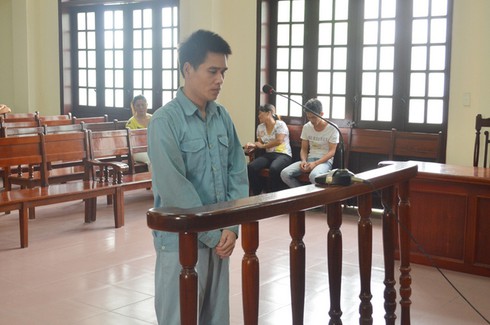 Chém bố con hàng xóm vì mâu thuẫn đất đai - ảnh 1