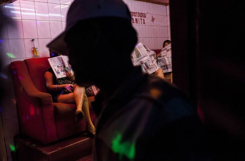 Lừa bán các cô gái nhẹ dạ làm