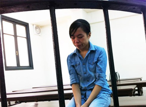 Yêu mù quáng, gái trẻ làm