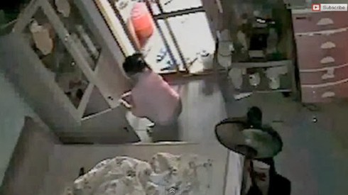 Yêu mù quáng, gái trẻ làm