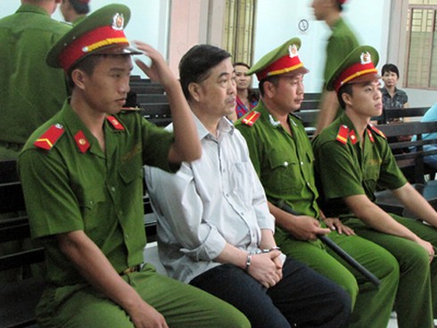 Hoãn xử vụ tham ô khi sửa chữa ụ nổi 83M - ảnh 1