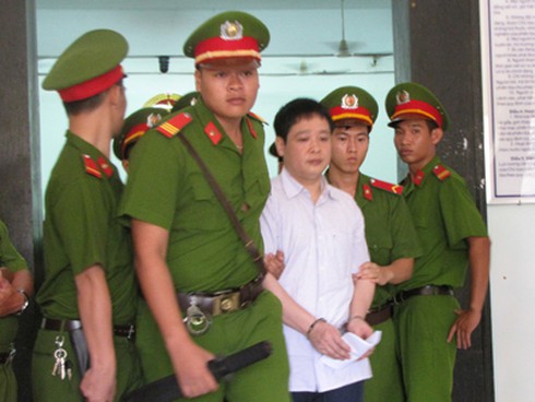 Hoãn xử vụ tham ô khi sửa chữa ụ nổi 83M - ảnh 2