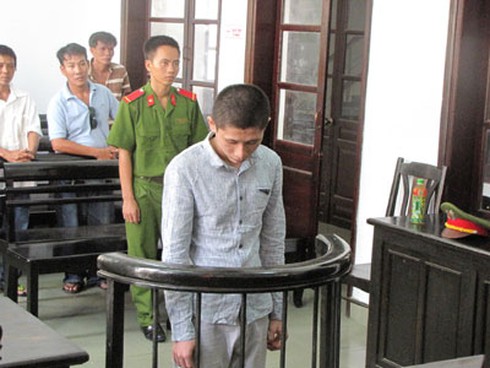 Trộm xe không thành, quay lại ném đá nhà chủ xe! - ảnh 1