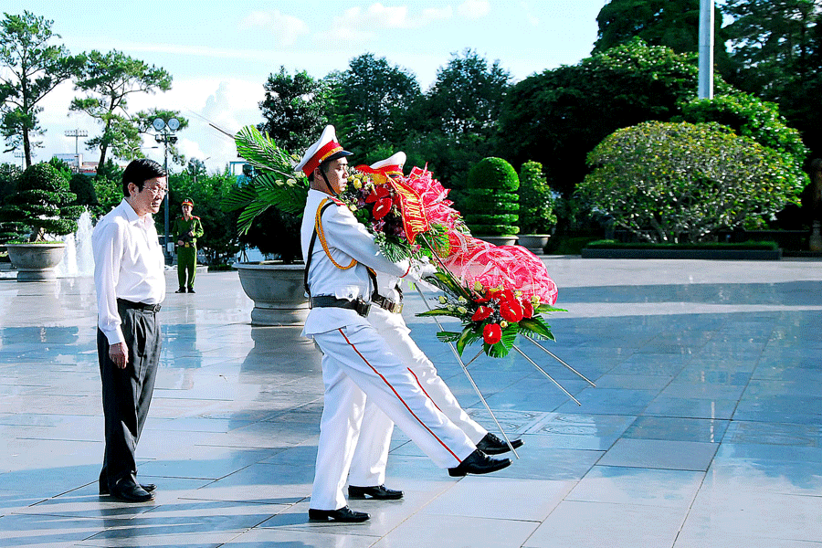 Chủ tịch nước Trương Tấn Sang thăm và làm việc tại Gia Lai - ảnh 8
