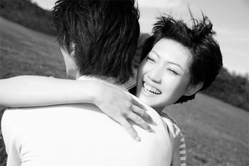 Lừa tình gái trẻ rồi đi tẩy nốt ruồi to tướng hòng thoát thân - ảnh 1