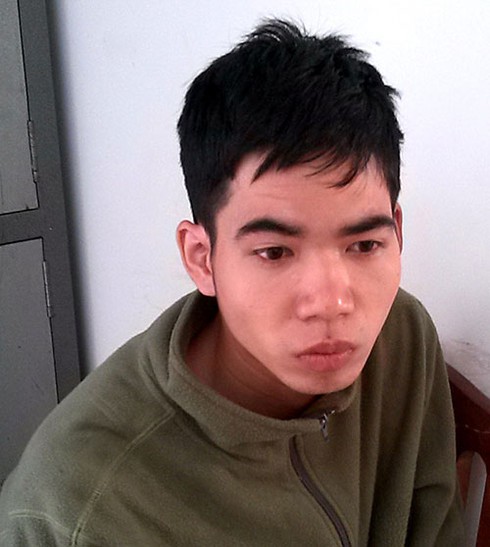 Về phòng khách sạn, phát hiện con gái nuôi và bạn trai đang