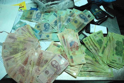 Cần làm rõ hành vi “đánh bạc” thua đến 13 tỷ đồng - ảnh 1