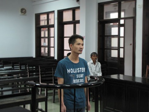 Bị phát hiện trộm xe, bơi ra biển trốn!! - ảnh 1
