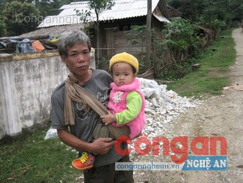 Mượn sổ đỏ 'cắm' ngân hàng lấy tiền chuộc vợ con - ảnh 1