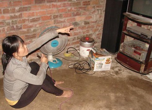 Hát karaoke bị điện giật tử vong - ảnh 1
